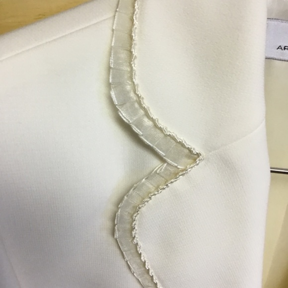 Tahari Arthur Levine Ivory jacket and skirt - Picture 4 of 4